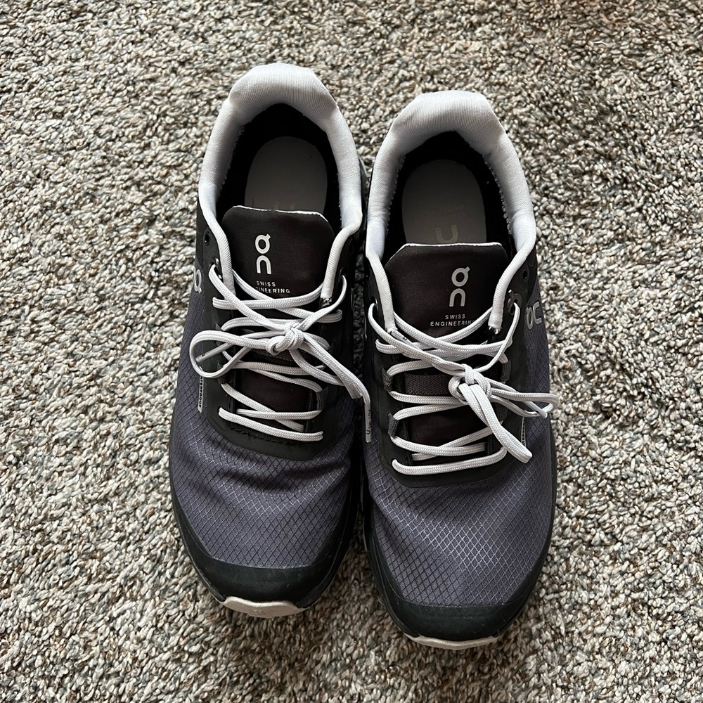On Cloud Shoes Sz 6